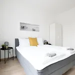 Apartment Family By Hi5 - *