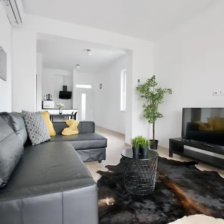 Family By Hi5 - Apartman *