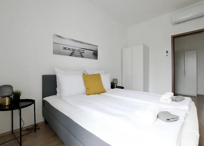 Family By Hi5 - Zamardi